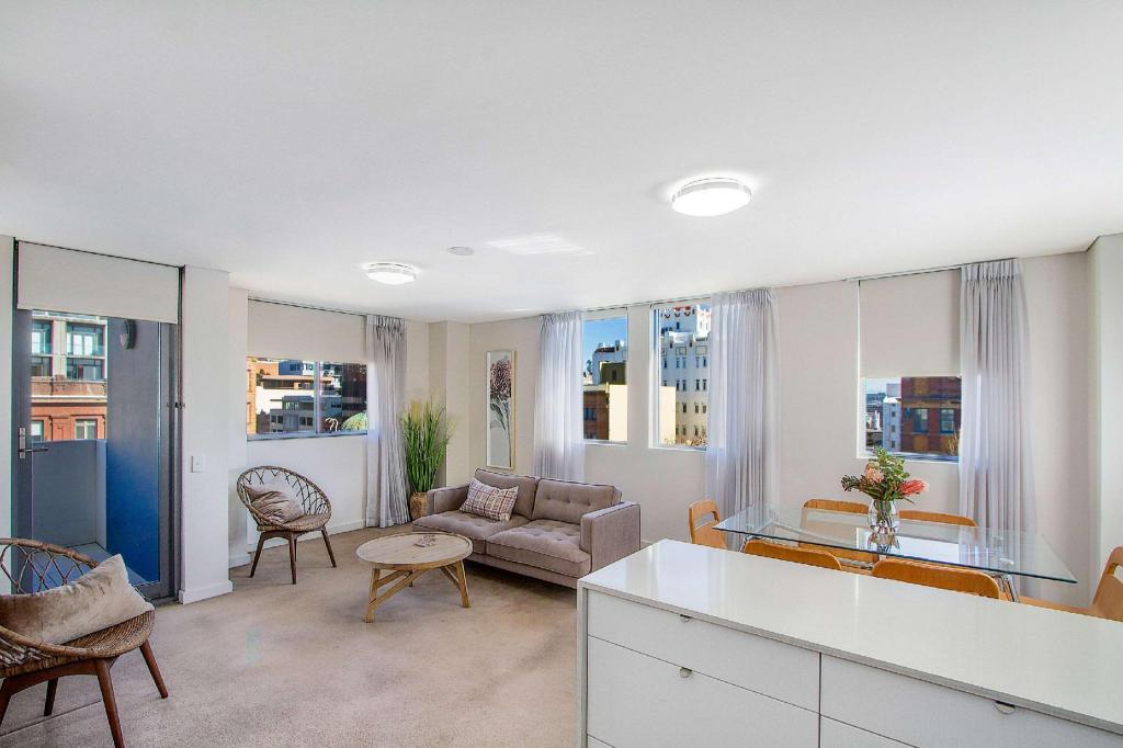 SUITE, QUEEN AND TWIN BEDS