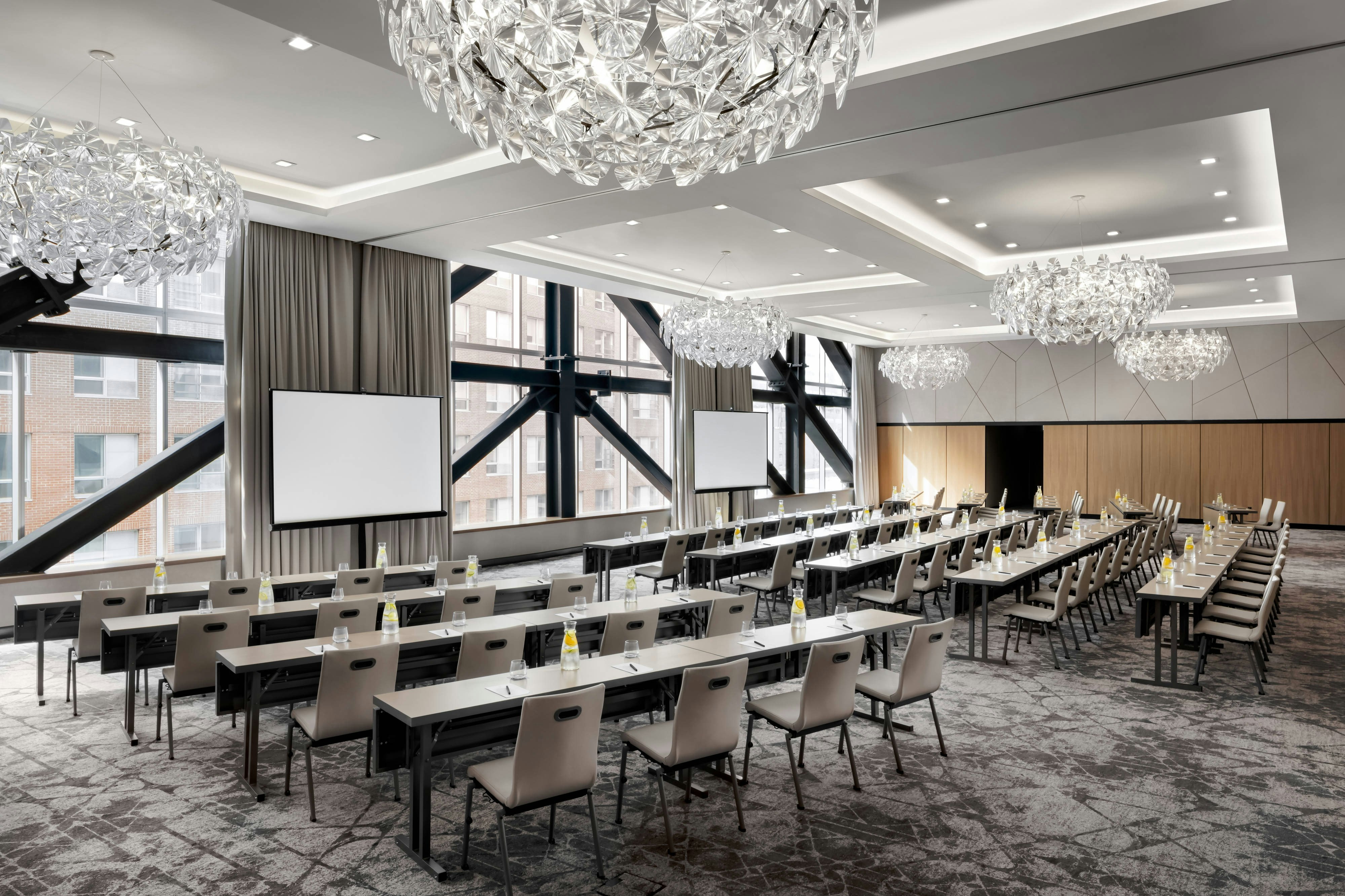 Humaniti Hotel Montreal, Autograph Collection 28/32