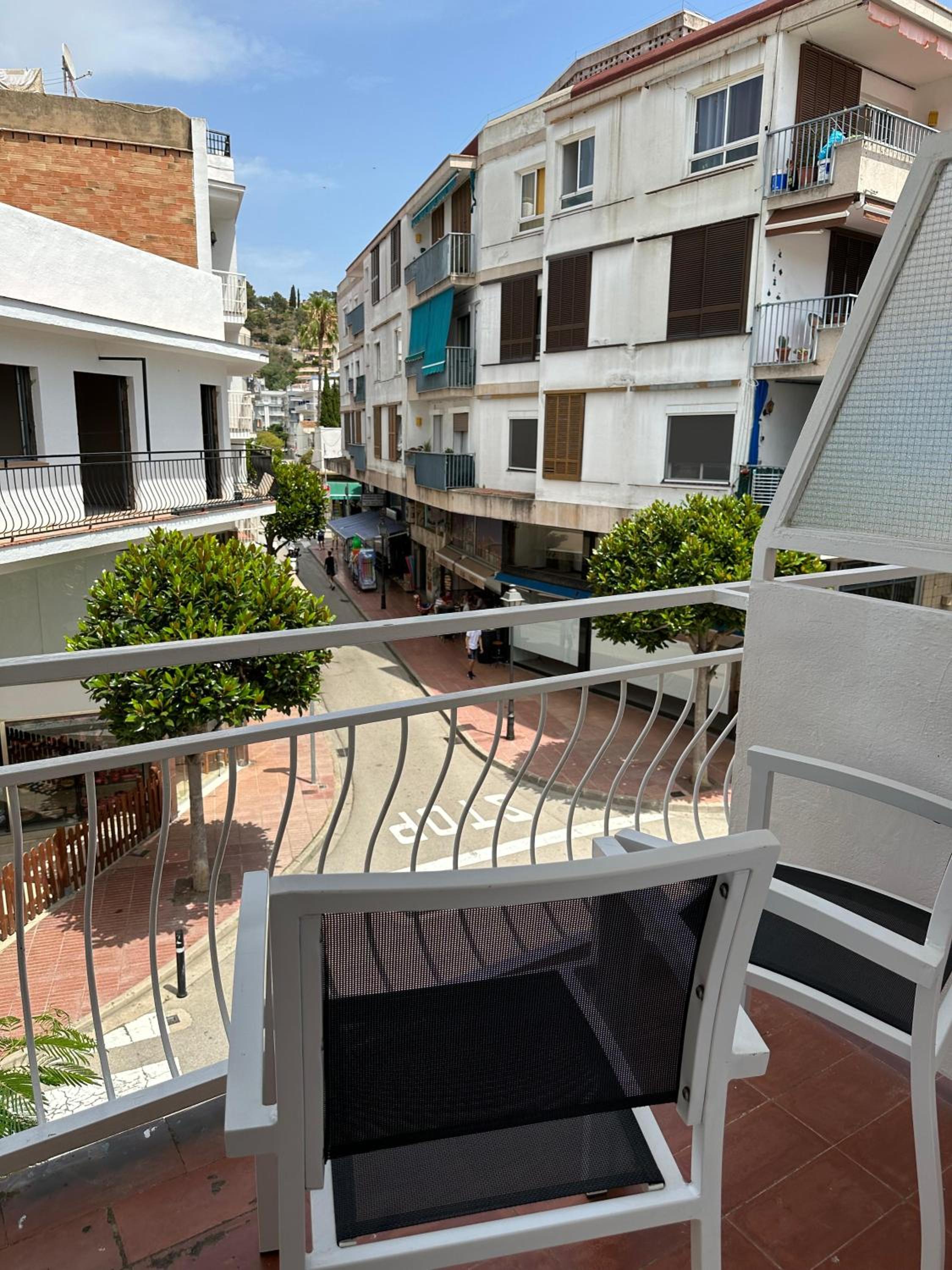L'illa Hotel 19/25