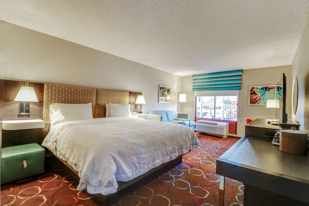 Hampton Inn Tropicana 13/30