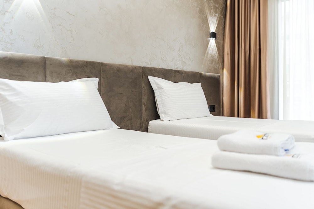 Relax Inn Hotel 25/40