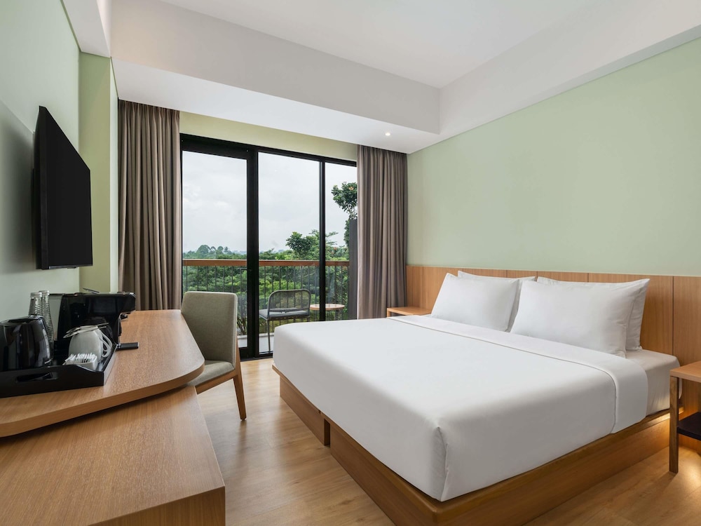 Privilege, Double Bed, Pool View, Balcony