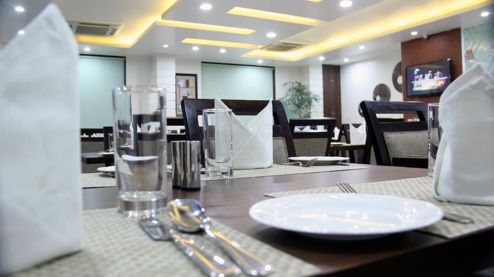 Clarks Inn Mathura 17/26