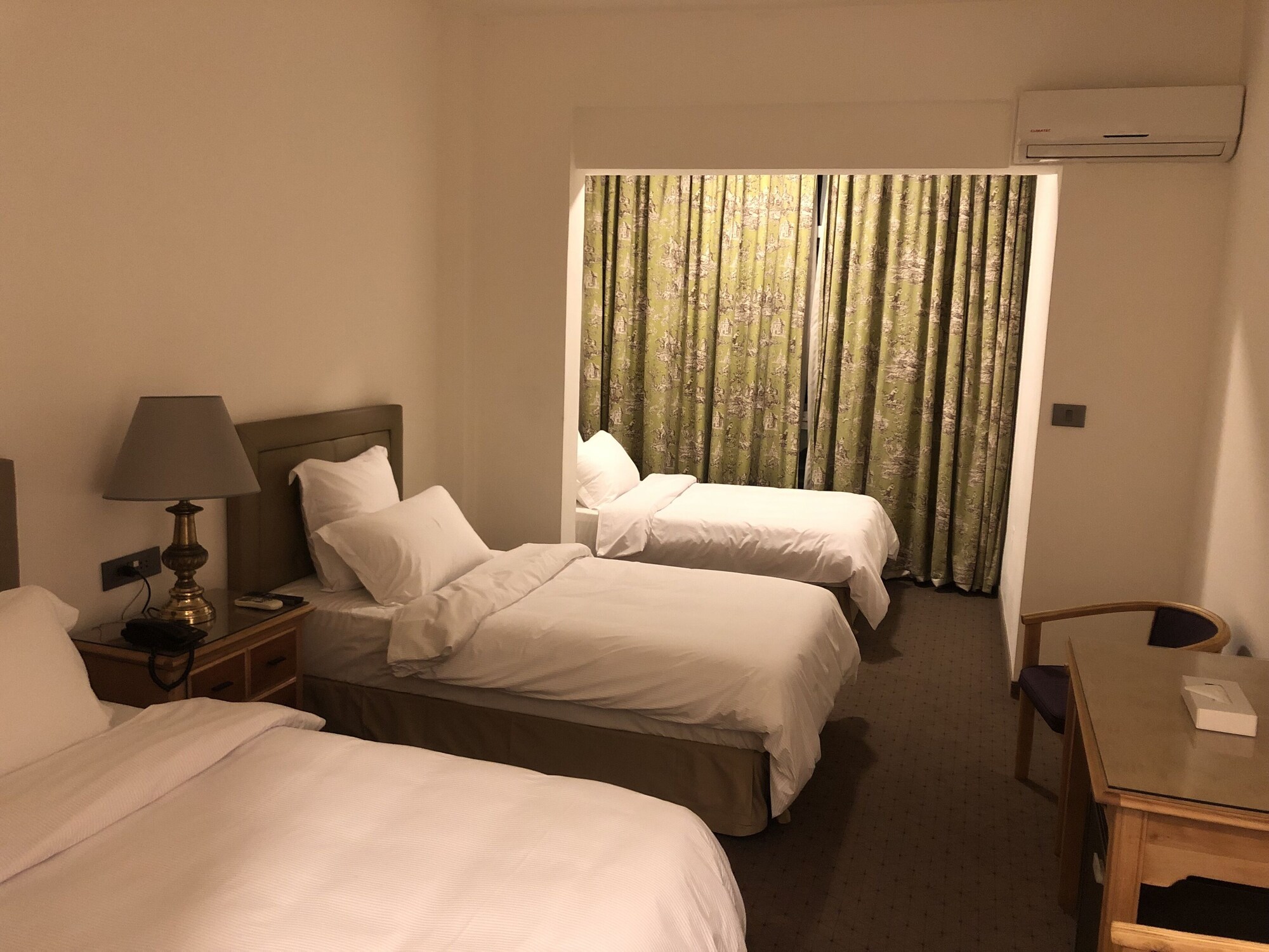 DELUXE, TRIPLE, COURTYARD VIEW