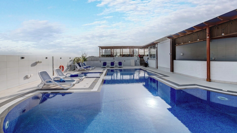 swimming pool spa