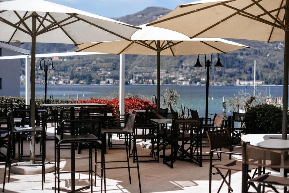 Bella Hotel & Restaurant 35/55