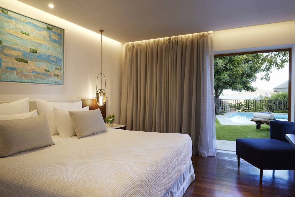 Peninsula, Grand, Villa, 1 Single and 2 Double Beds, Private Pool