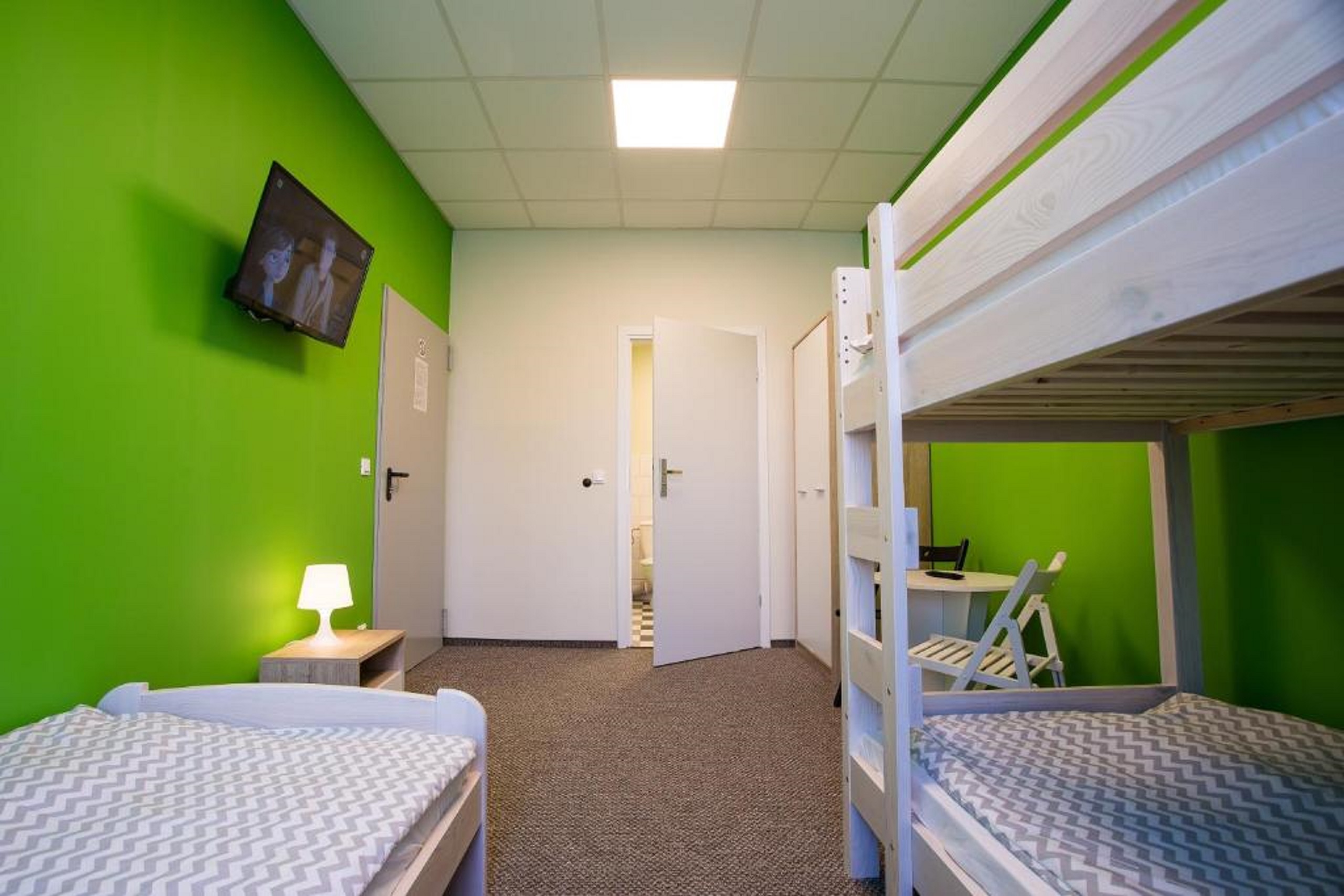 ROOM, TRIPLE, PRIVATE BATHROOM