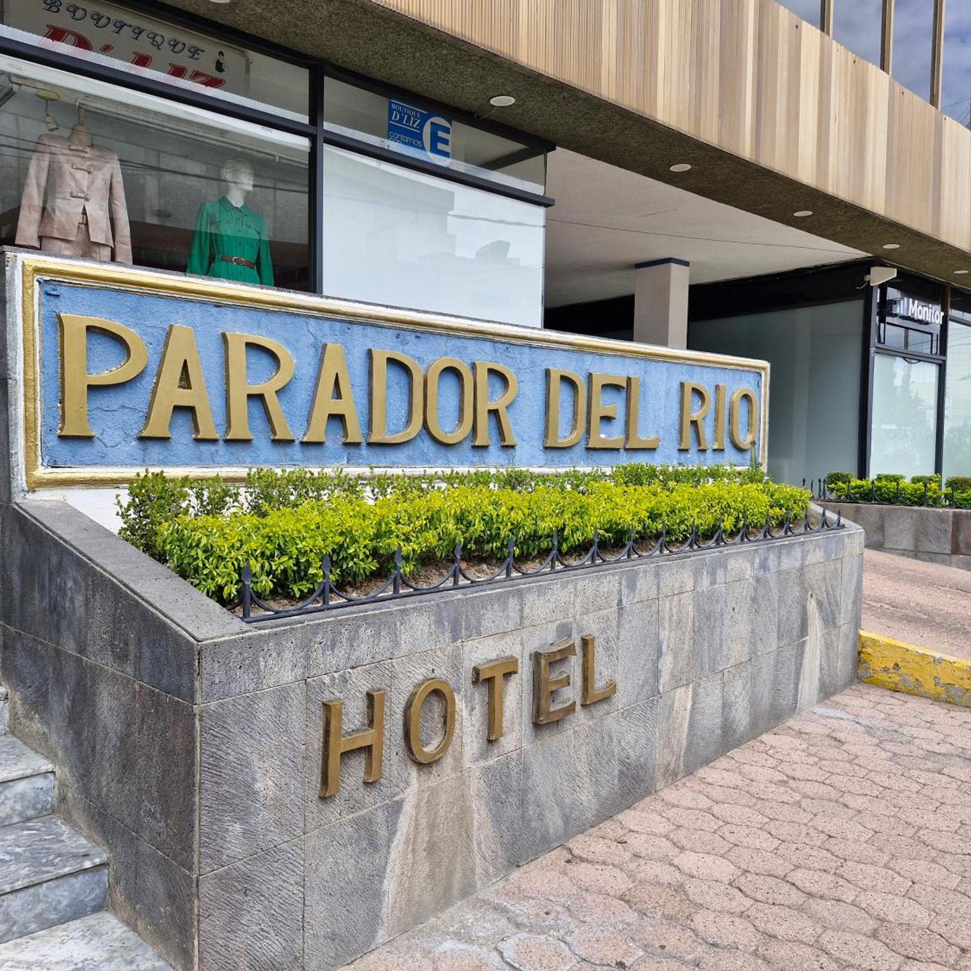 Hotel Parador Del Rio 91/95
