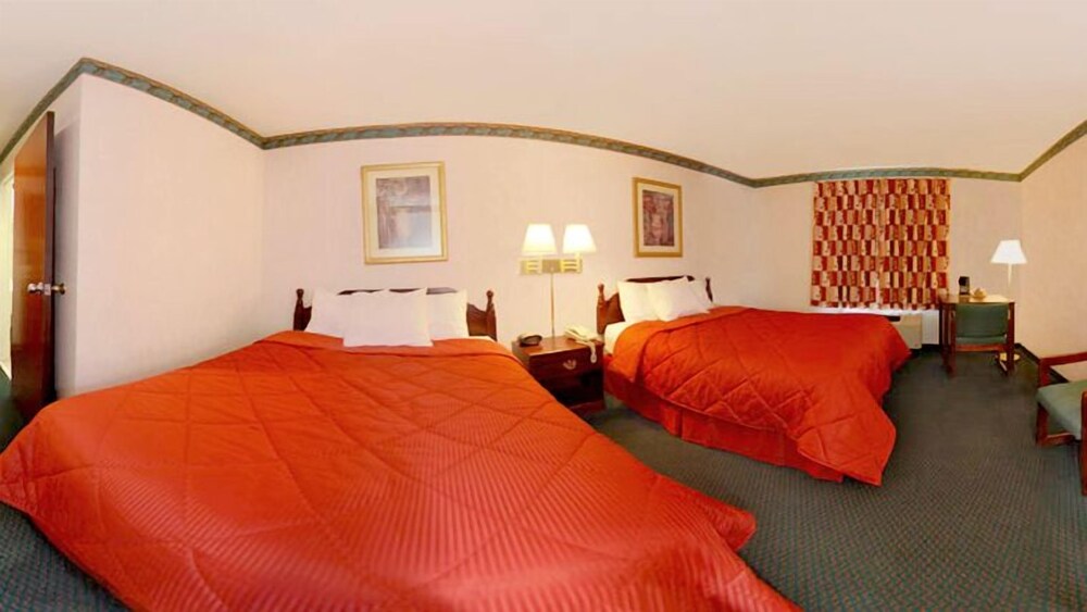 Quality Inn & Suites Evansville North 8/37