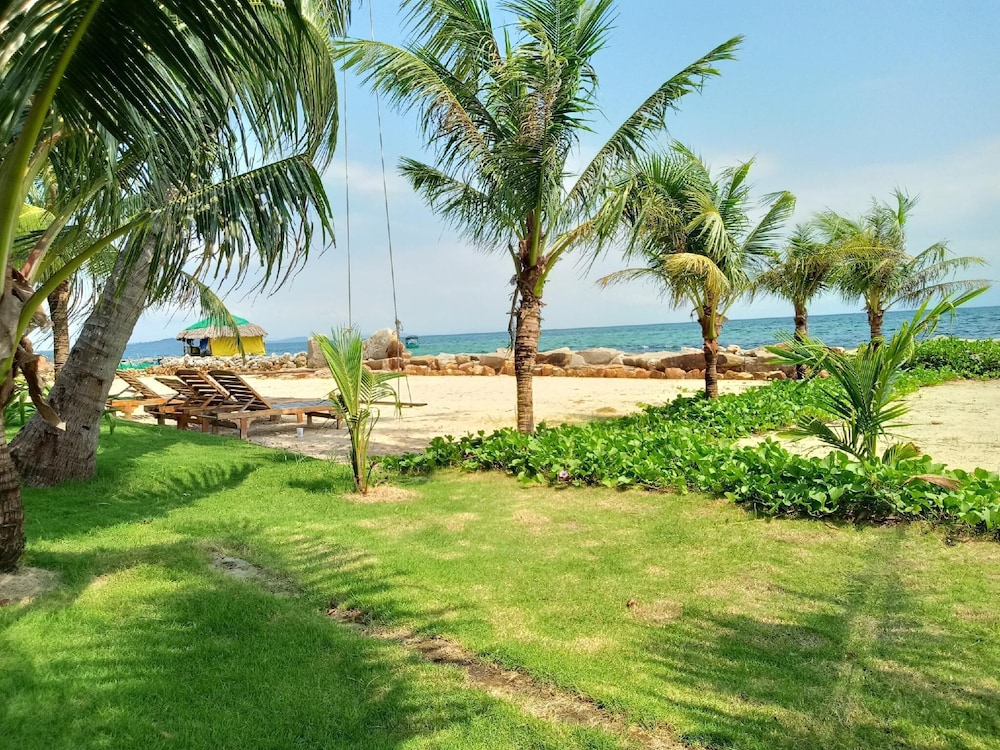 Hula Hula Beachfront Phu Quoc 66/73