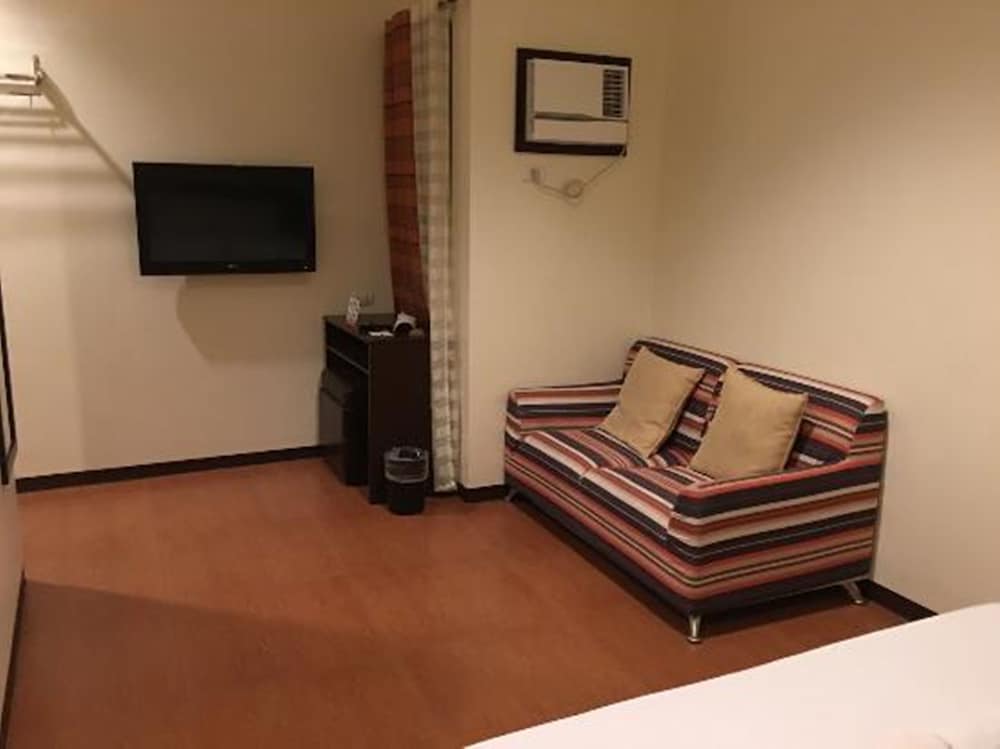 Orchard Hotel 13/19