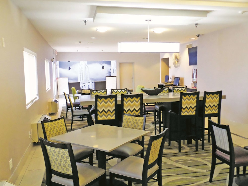 La Quinta Inn Lincoln 44/57