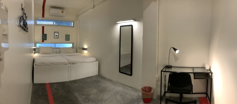 HQ HOSTEL SILOM 40/49