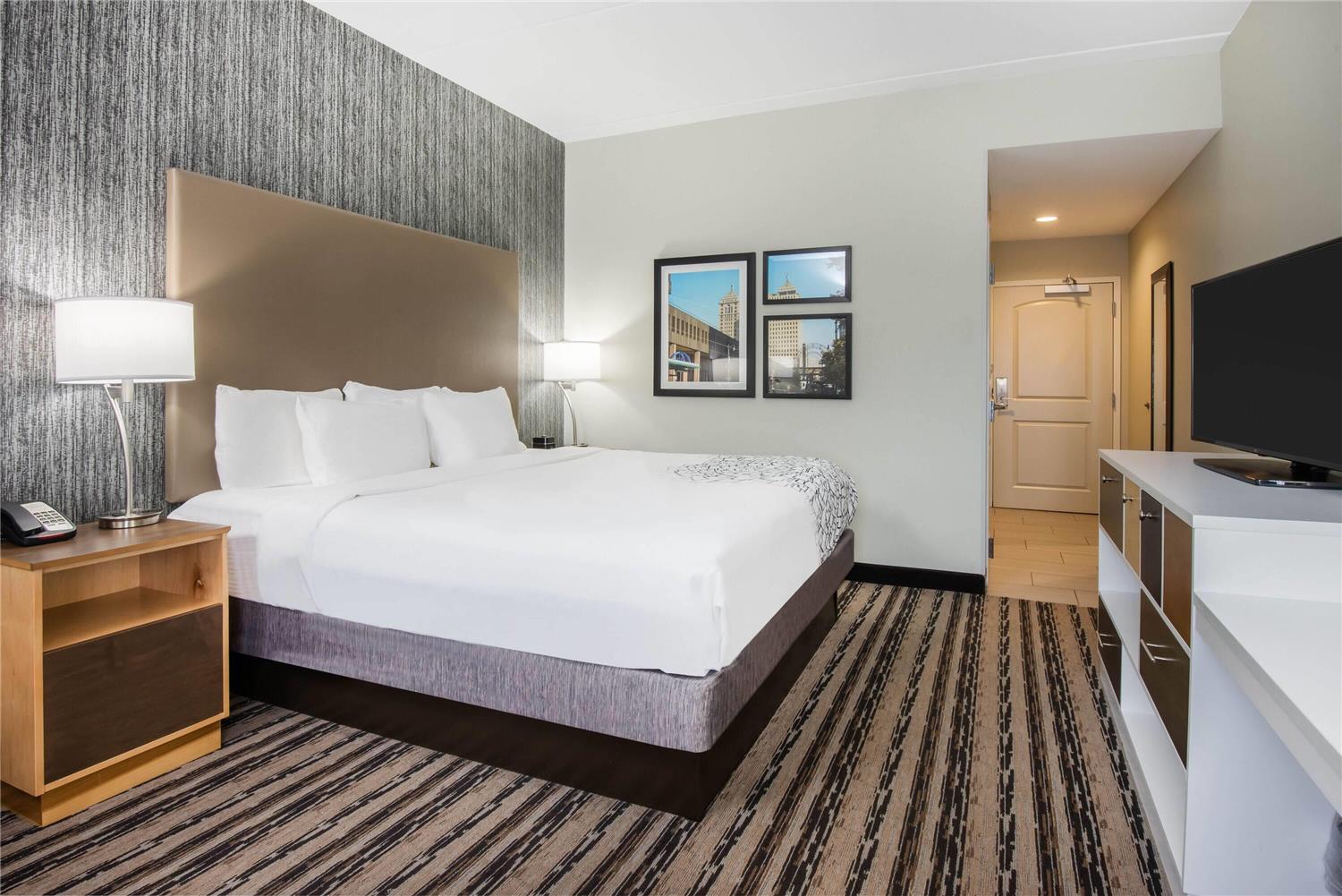 La Quinta Inn Suites By Wyndham Buffalo Amherst 21/50