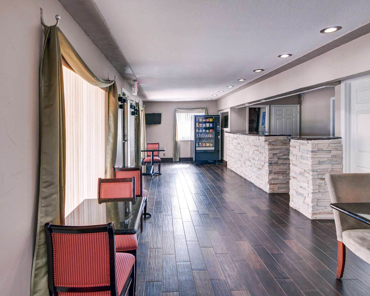 Rodeway Inn Gainesville I-35 6/19