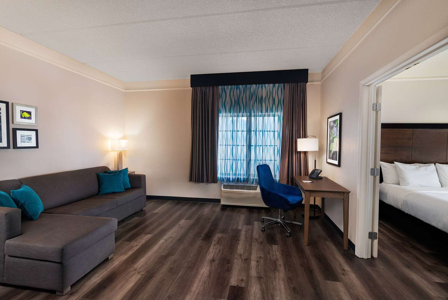 La Quinta Inn and Suites by Wyndham Miami Airport West 25/60