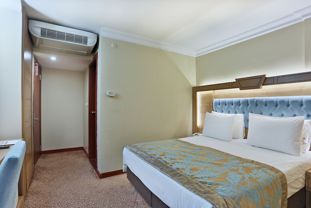 ROOM, SINGLE