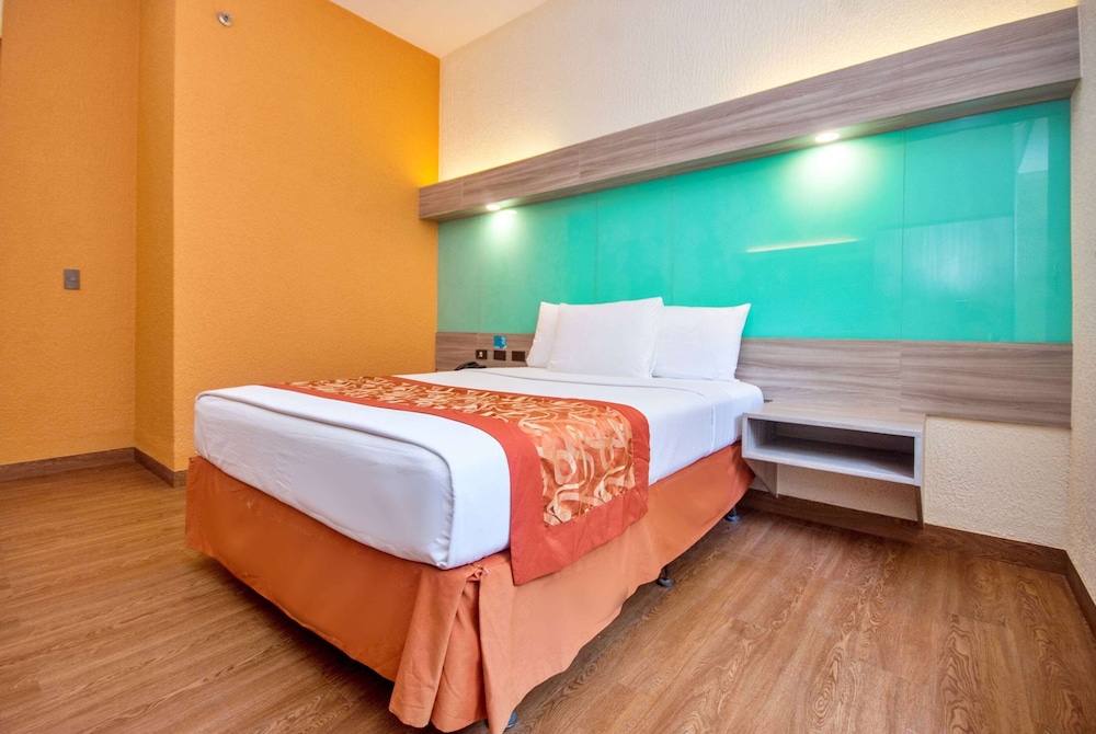 Room at Microtel by Wyndham Boracay, BORACAY