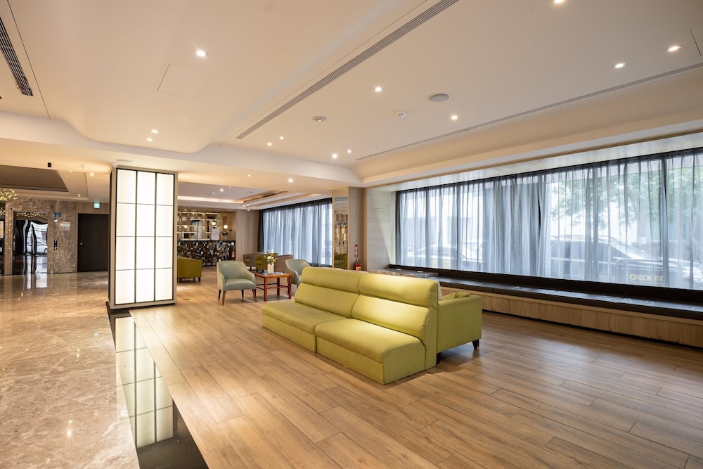CHECK inn Taichung Wenxin Zhongqing 52/64