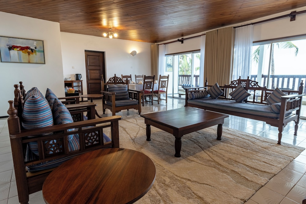 PRIDEINN PARADISE BEACH HOTEL AND SPA 48/79