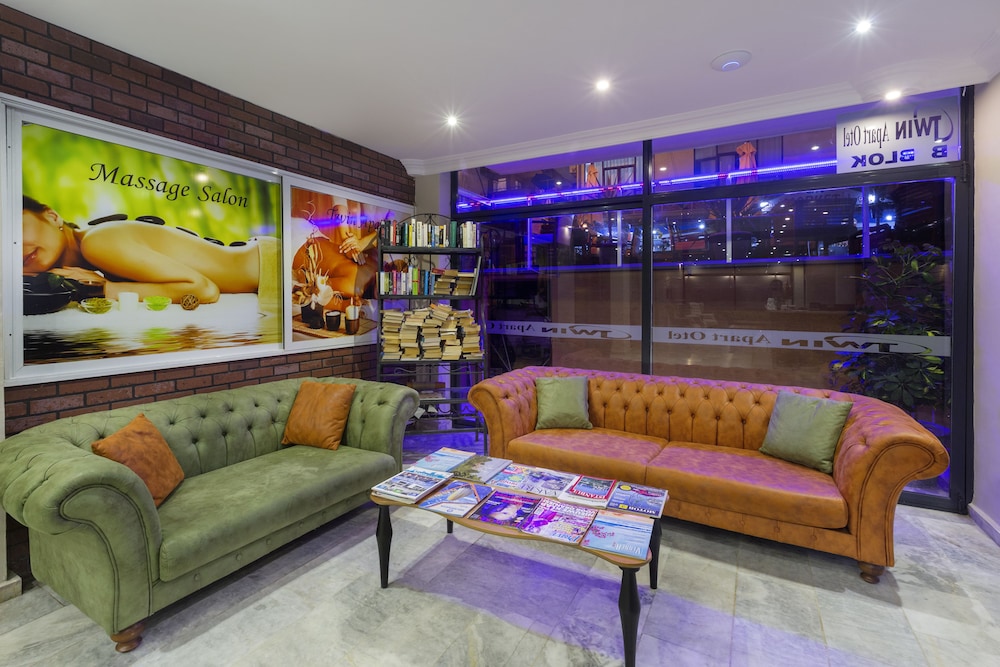 Twin Apart Hotel 44/59