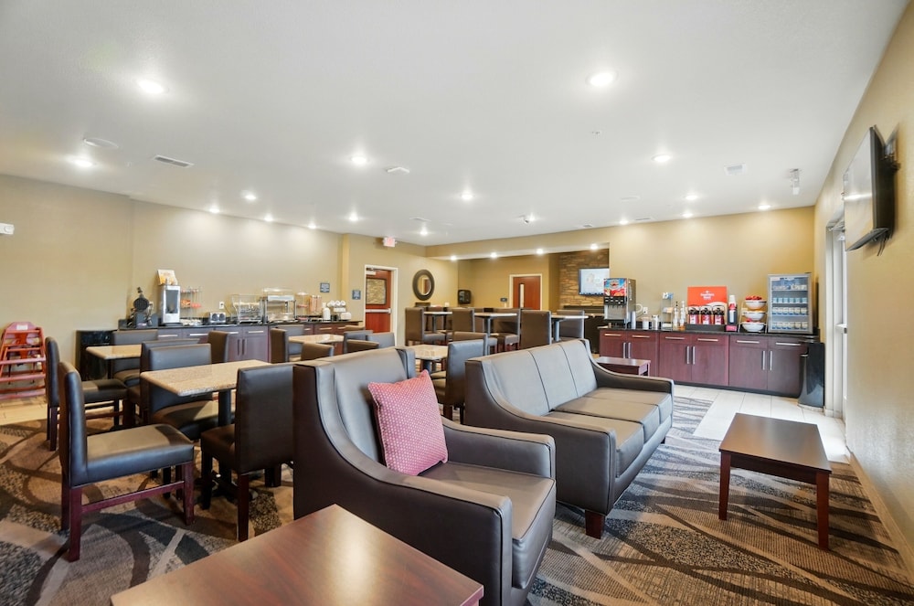 Cobblestone Hotel & Suites - Russells Point at Indian Lake 27/50