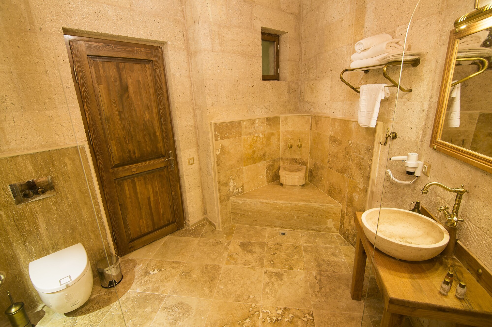 جناح بانورامي، Caldera Hotel 6/6