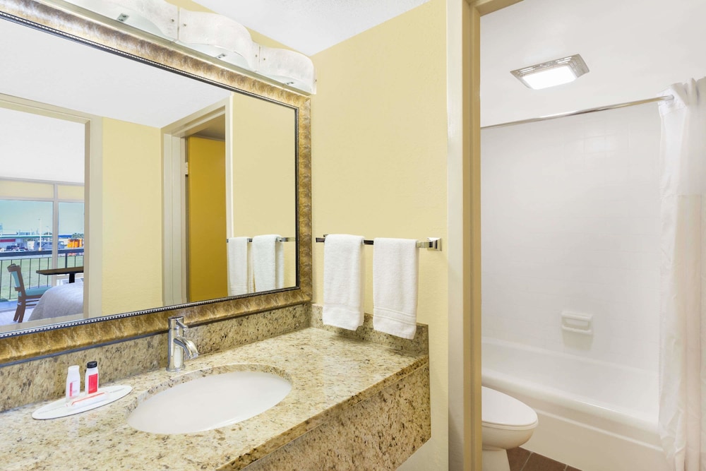 Days Inn by Wyndham Wildwood I-75 16/44