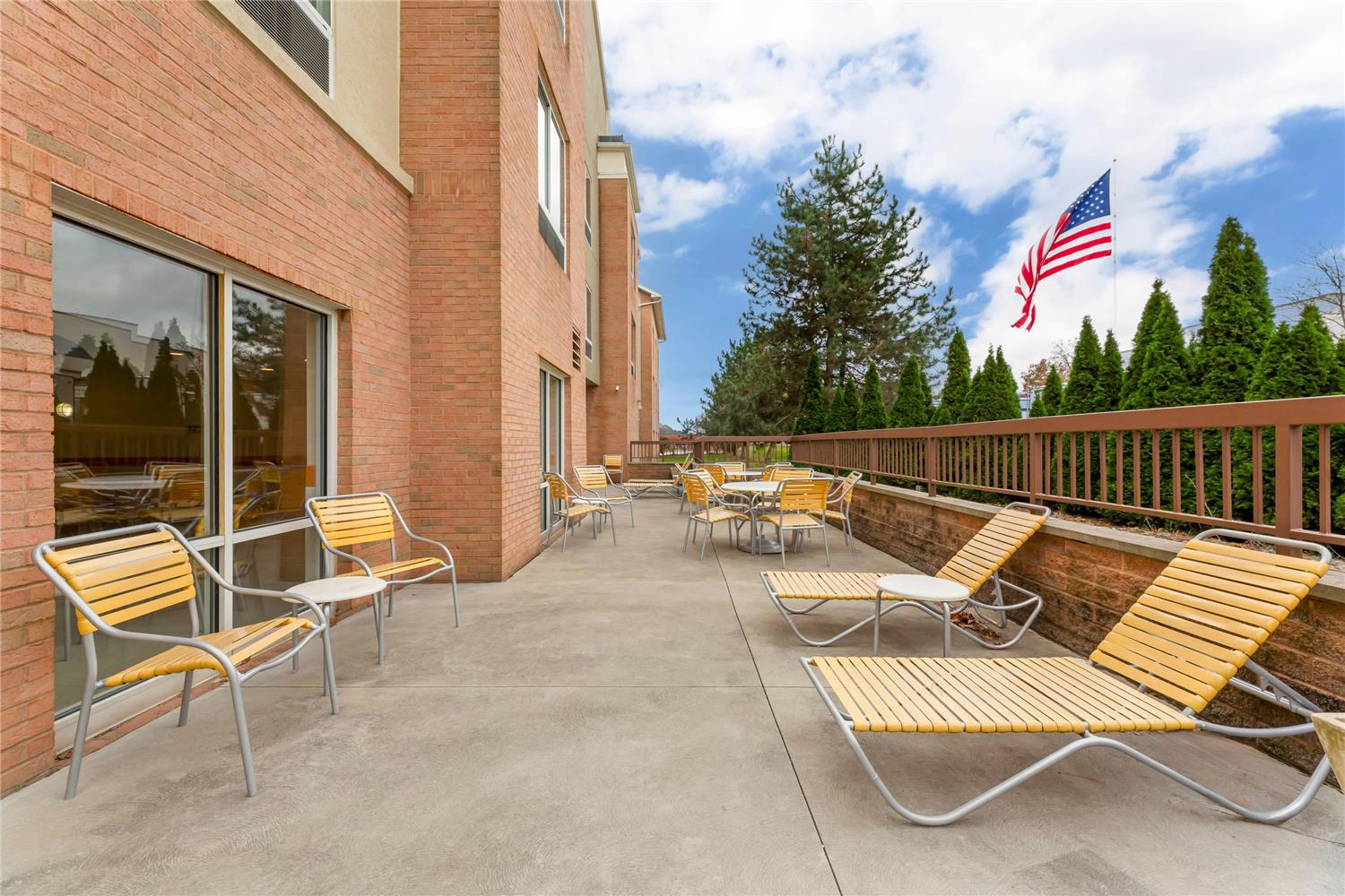 Comfort Inn and Suites Akron South 17/39