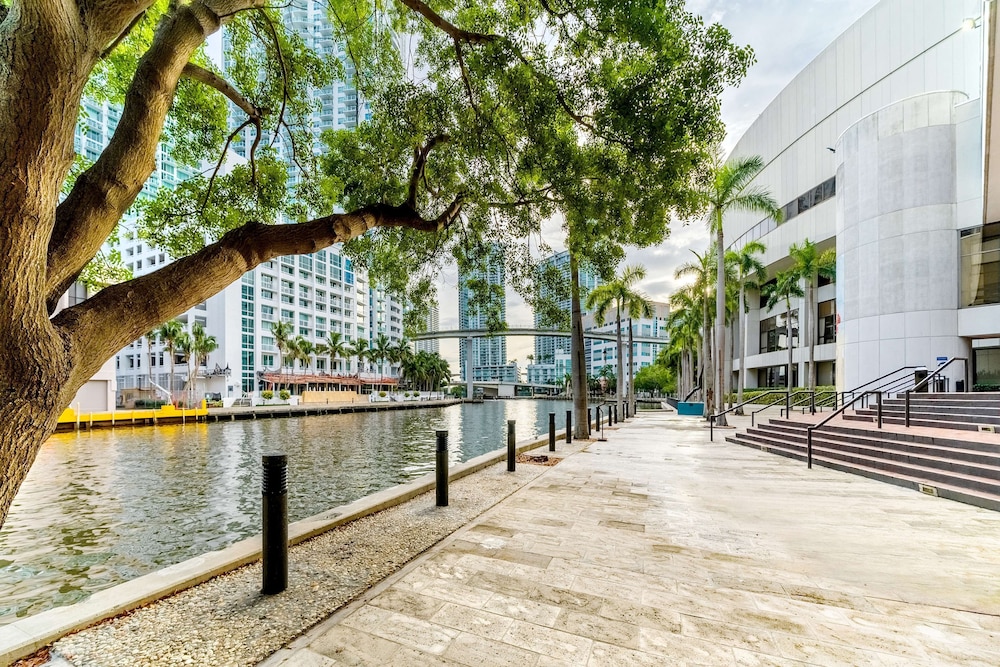 Hyatt Regency Miami 46/50
