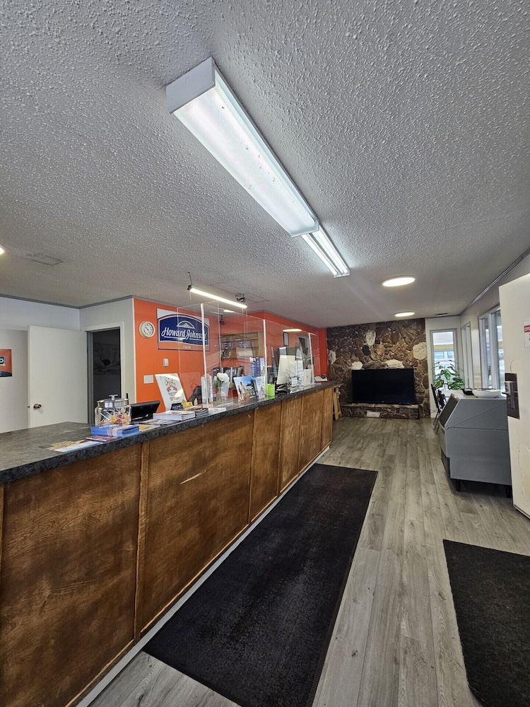 Howard Johnson by Wyndham Edson 7/57