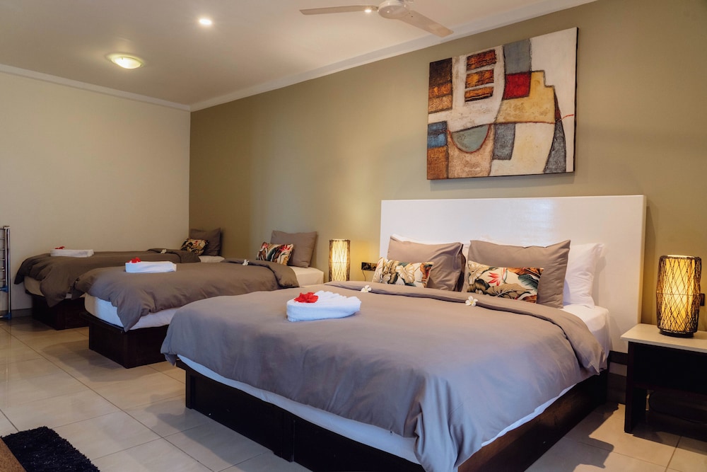 Smugglers Cove Beach Resort and Hotel 14/50