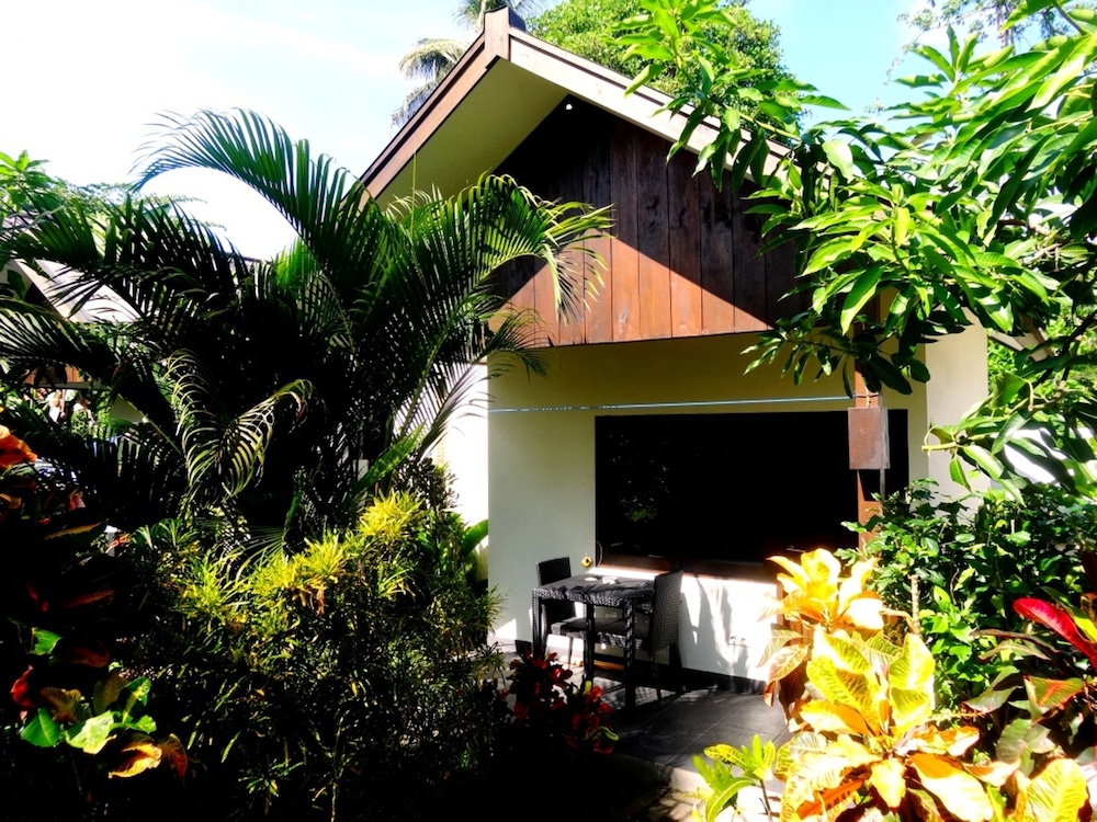 OCEANS 5 DIVE RESORT 5/77