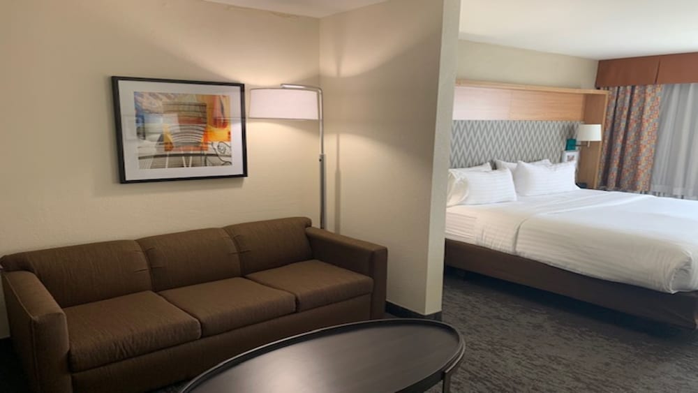 Holiday Inn & Suites Chicago North Shore (Skokie) 12/55