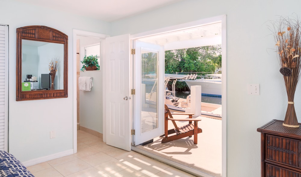 Creekside Inn Islamorada 6/45
