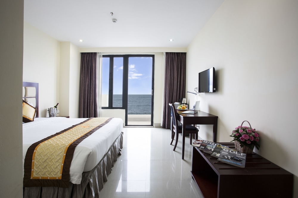 Sea Front Hotel 28/70