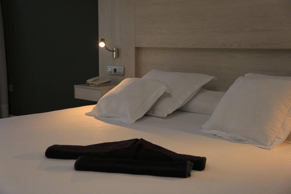 R2 Romantic Fantasia Dreams And Suites Hotel Adults Only 24/64