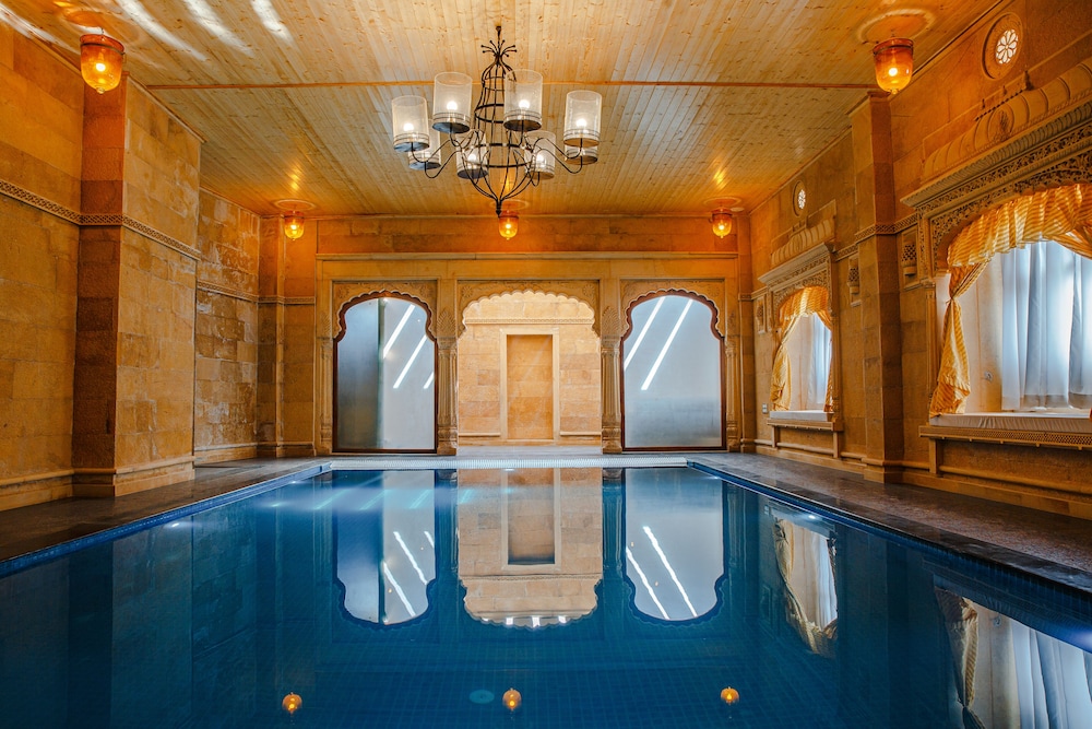 Vista Rooms at Patwa Haveli Road 42/63