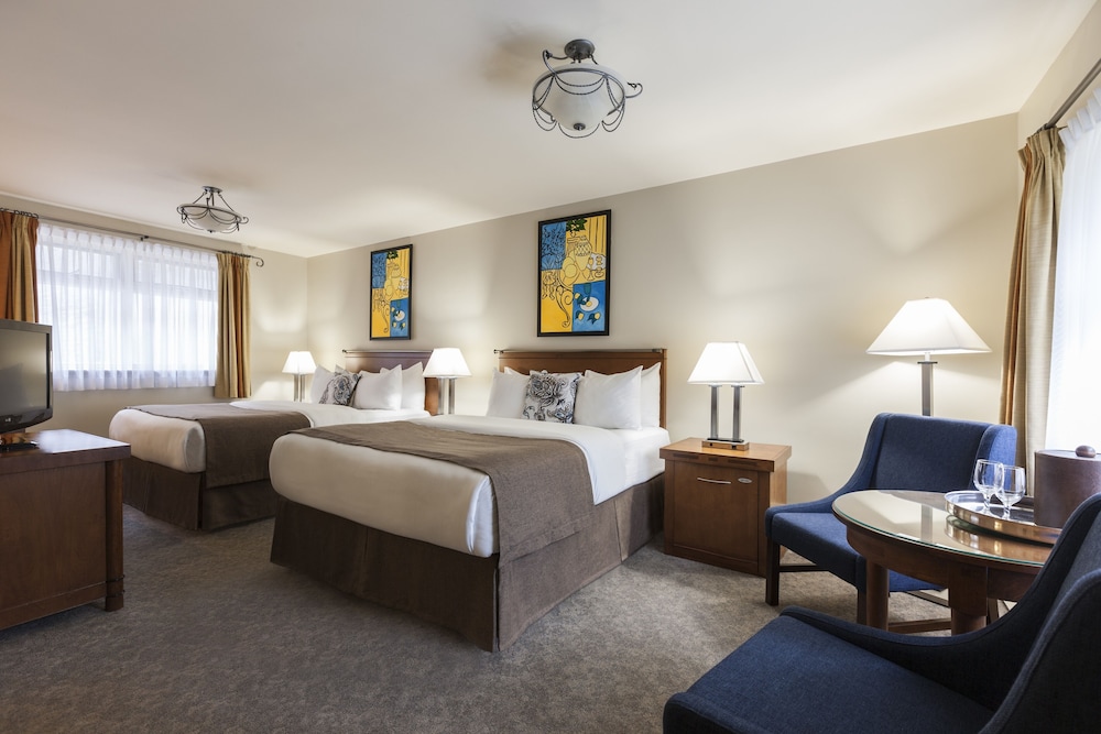 DELUXE, 2 QUEEN BEDS