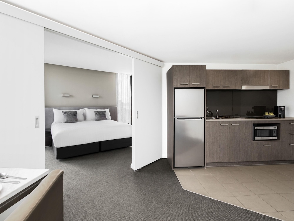 1 BEDROOM, EXECUTIVE, APARTMENT