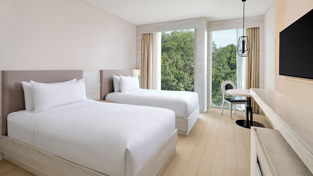 DELUXE, TWIN BEDS, CITY VIEW