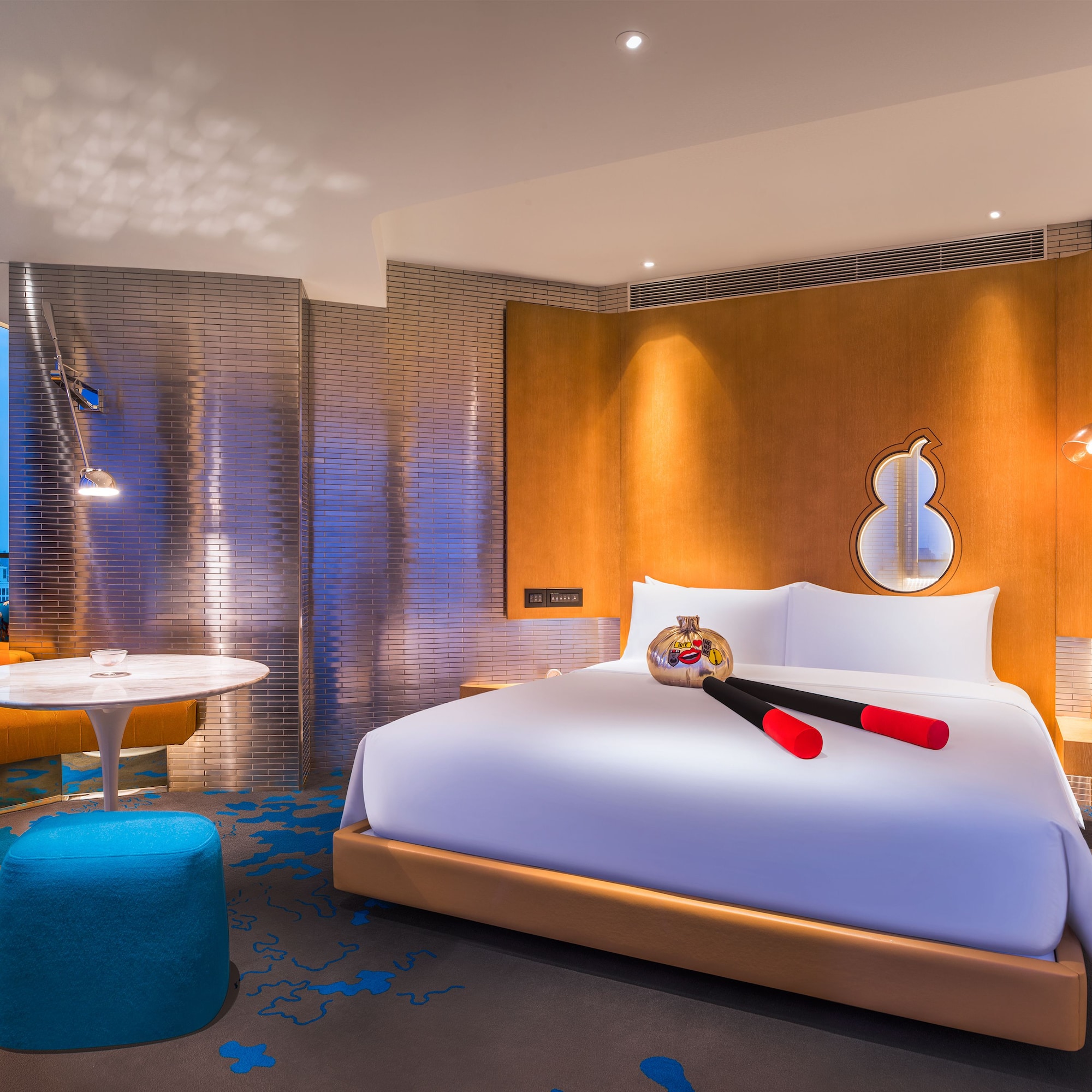 Cool, Bund, King Bed, with View, Corner