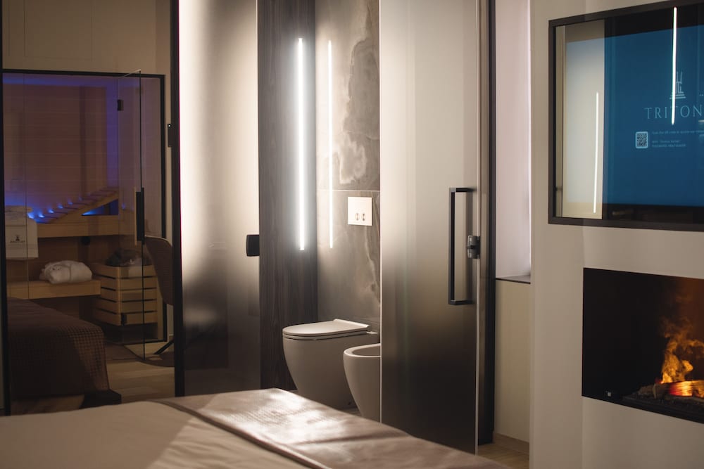 Tritone Luxury Suites 26/30