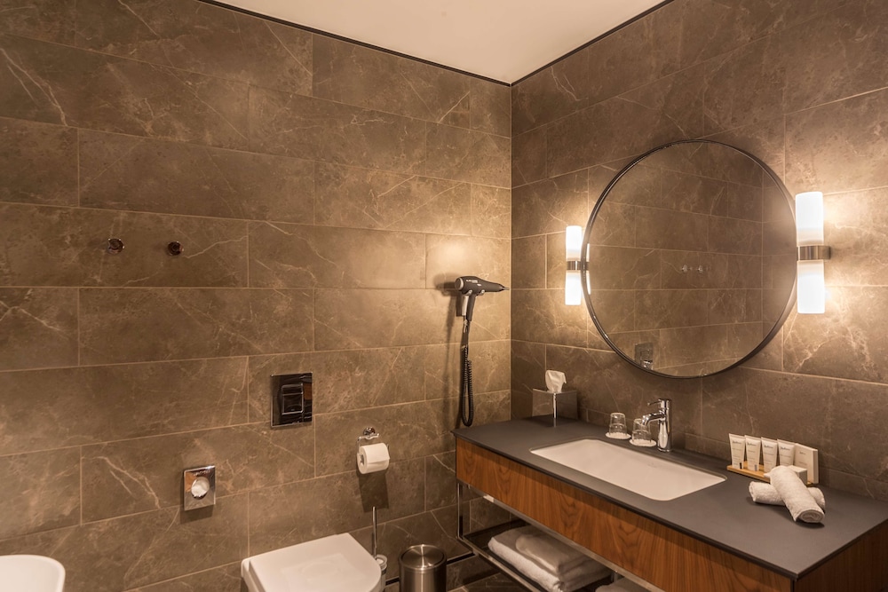 Bw, Spa, Superior, Queen Bed, River View، Radisson Hotel And Suites Gdansk 4/6