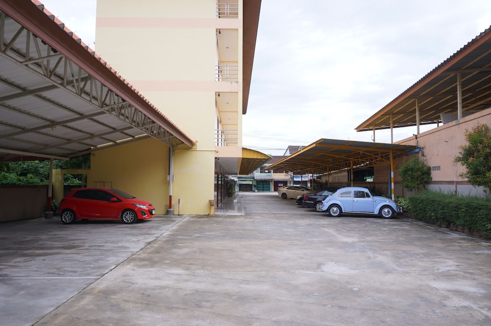 Jirasin Hotel & Apartment 20/24