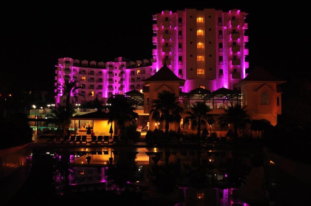 Serenis Hotel