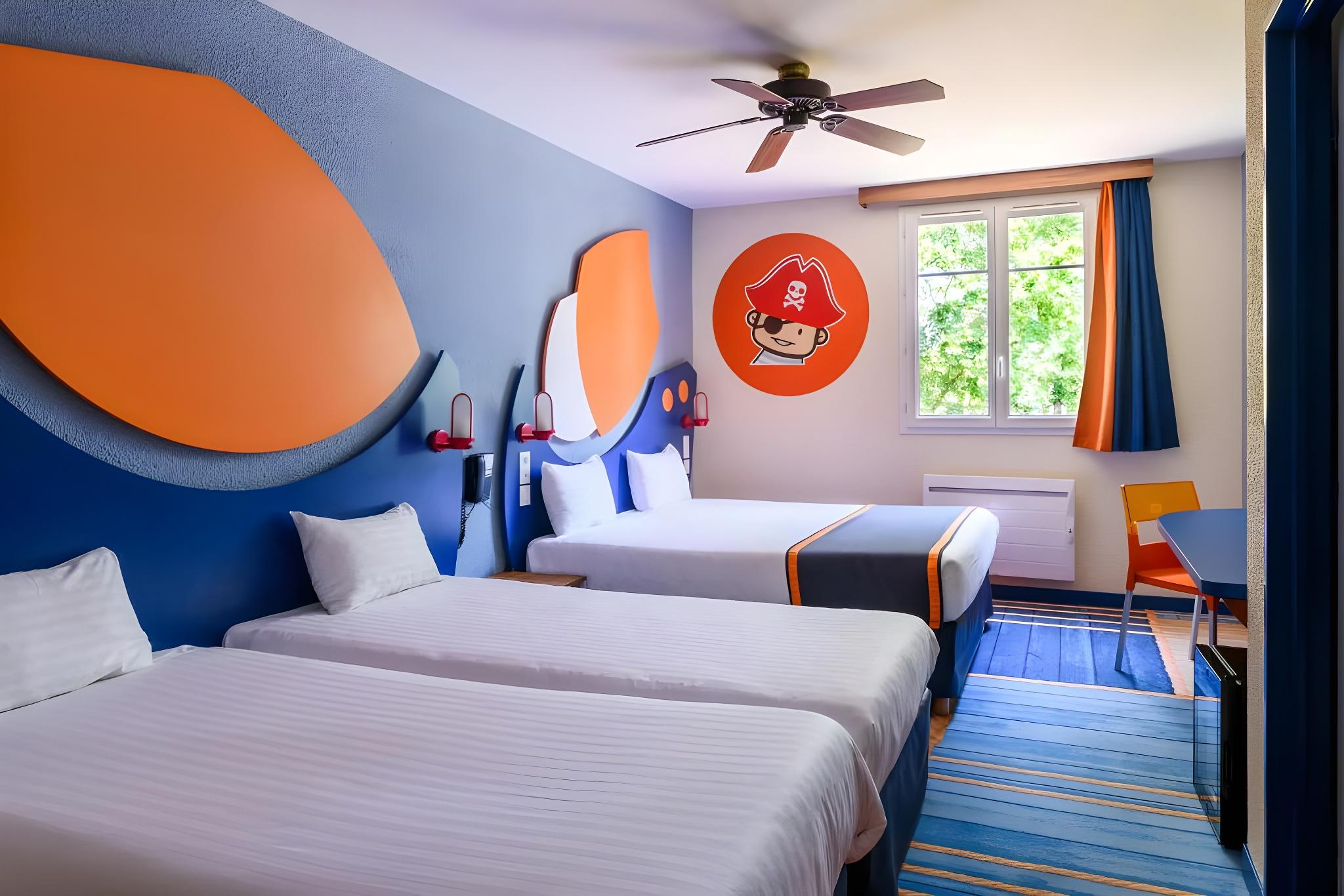 Family, 1 Double and 2 Bunk Beds