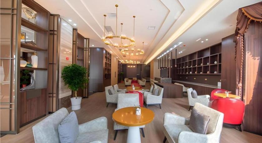 Echarm Hotel(Xiaogan Hanchuan Renmin Avenue Branch) 24/42