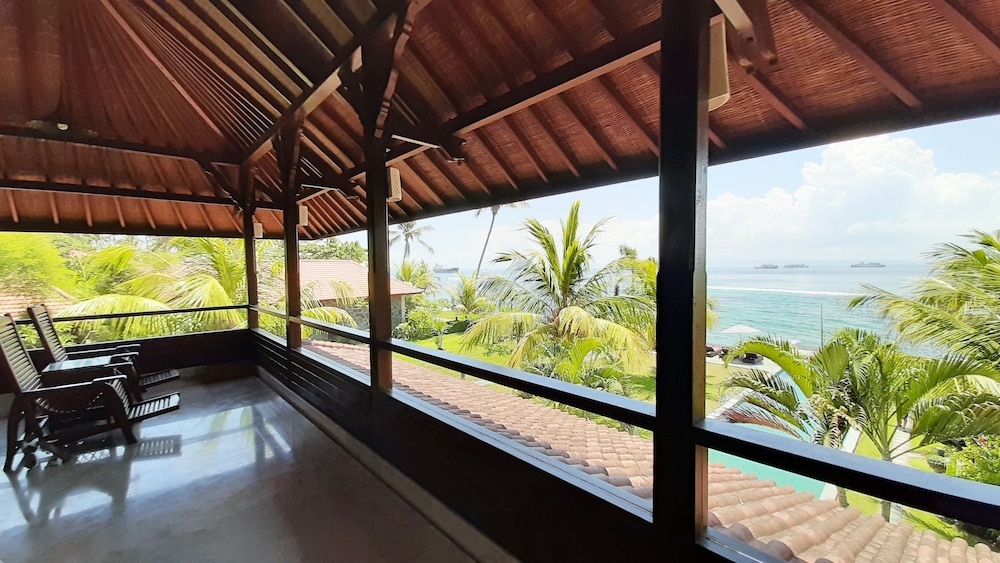 Sea Breeze Candidasa 36/68